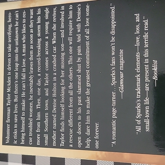 Nicholas Sparks Paperback book "The Rescue" - Picture 3 of 4